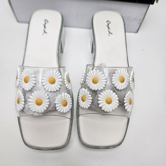 Daisies For Days Platform Mules - Picture 3 of 9